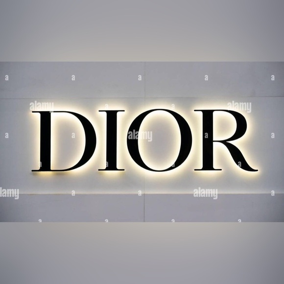 πΊNew item coming Chanel beauty πΊ - Picture 2 of 5